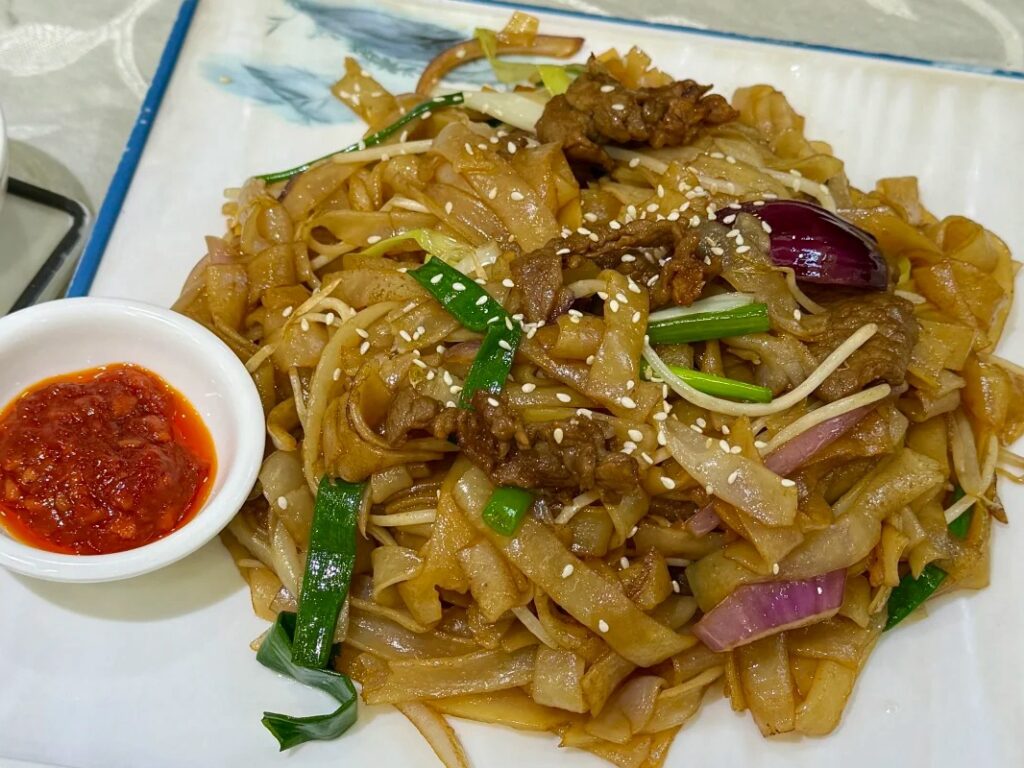 Stir-fried beef rice noodles with bean sprouts and scallions at Ronghua Lou in Guangzhou